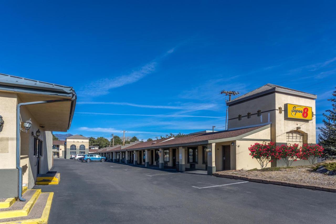 Super 8 By Wyndham Nau/downtown Conference Center Motel